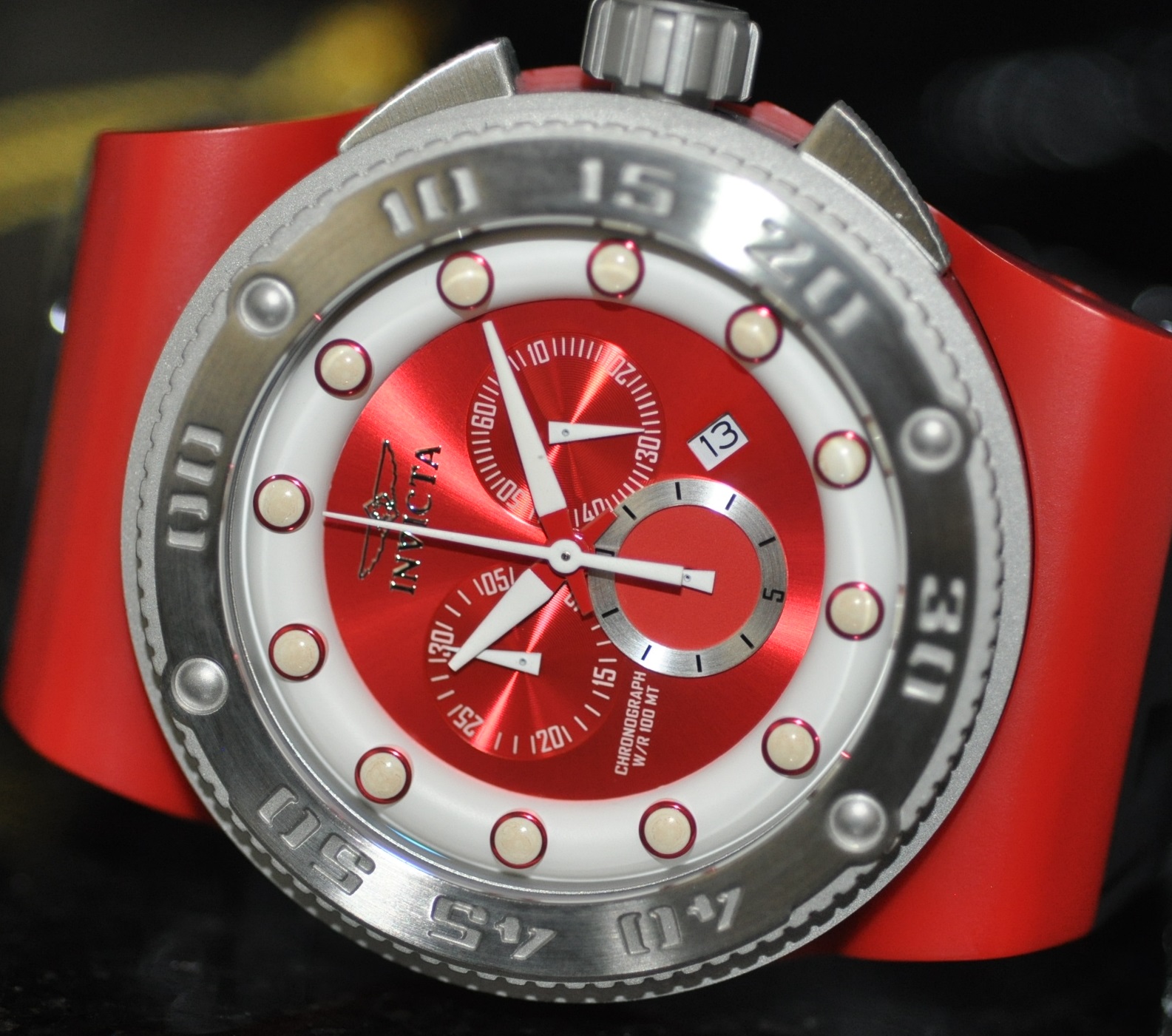 invicta akula black