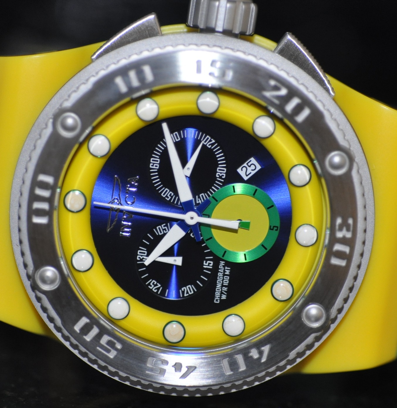 invicta akula sport
